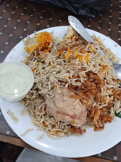 دہلی چکن بریانی کی فُل پلیٹ